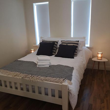 Spacious And Warm 2 Bedroom Apartment Sleeps Up To 5 Athy Dış mekan fotoğraf