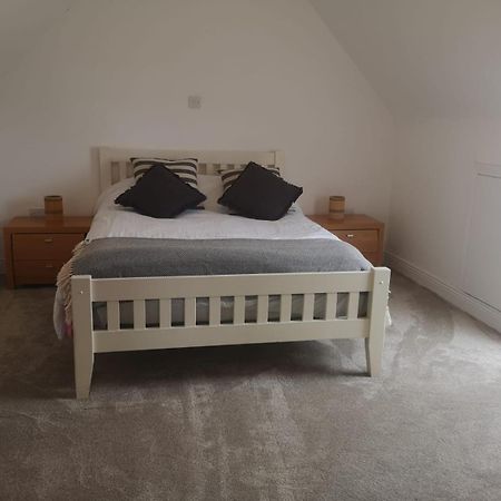 Spacious And Warm 2 Bedroom Apartment Sleeps Up To 5 Athy Dış mekan fotoğraf