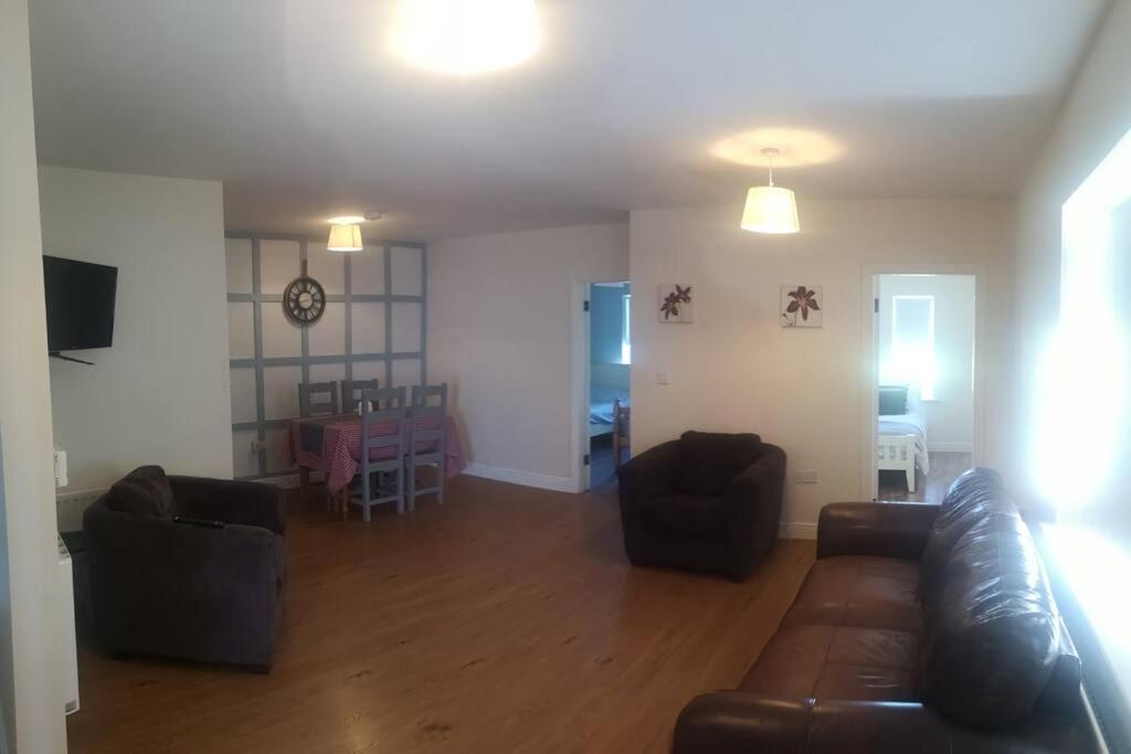 Spacious And Warm 2 Bedroom Apartment Sleeps Up To 5 Athy Dış mekan fotoğraf
