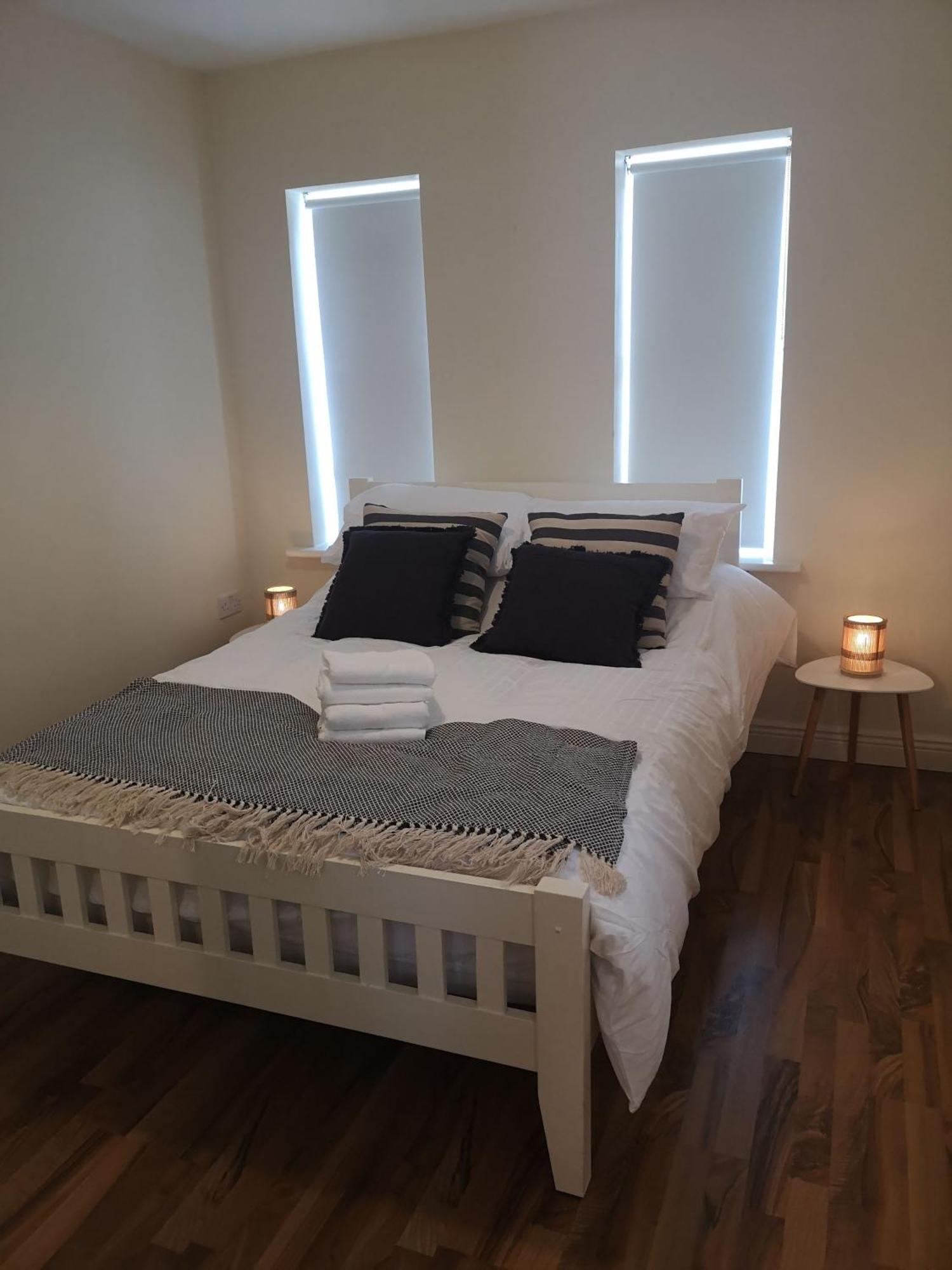 Spacious And Warm 2 Bedroom Apartment Sleeps Up To 5 Athy Dış mekan fotoğraf