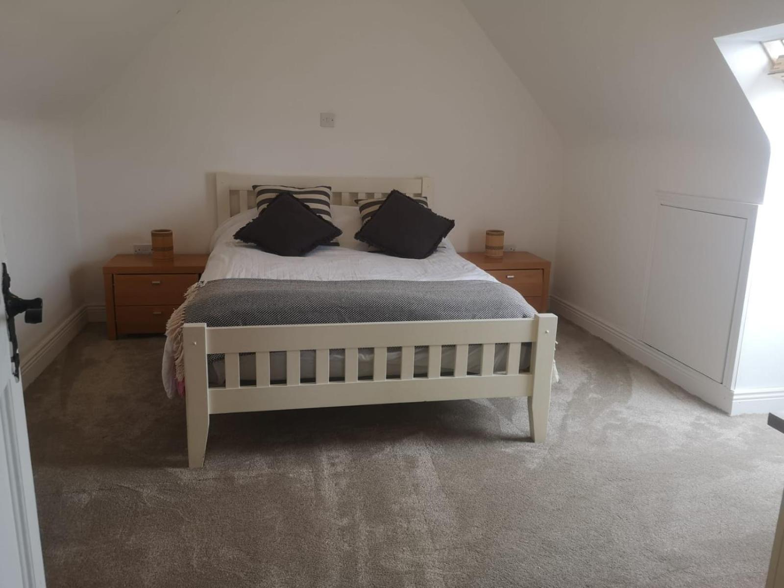 Spacious And Warm 2 Bedroom Apartment Sleeps Up To 5 Athy Dış mekan fotoğraf